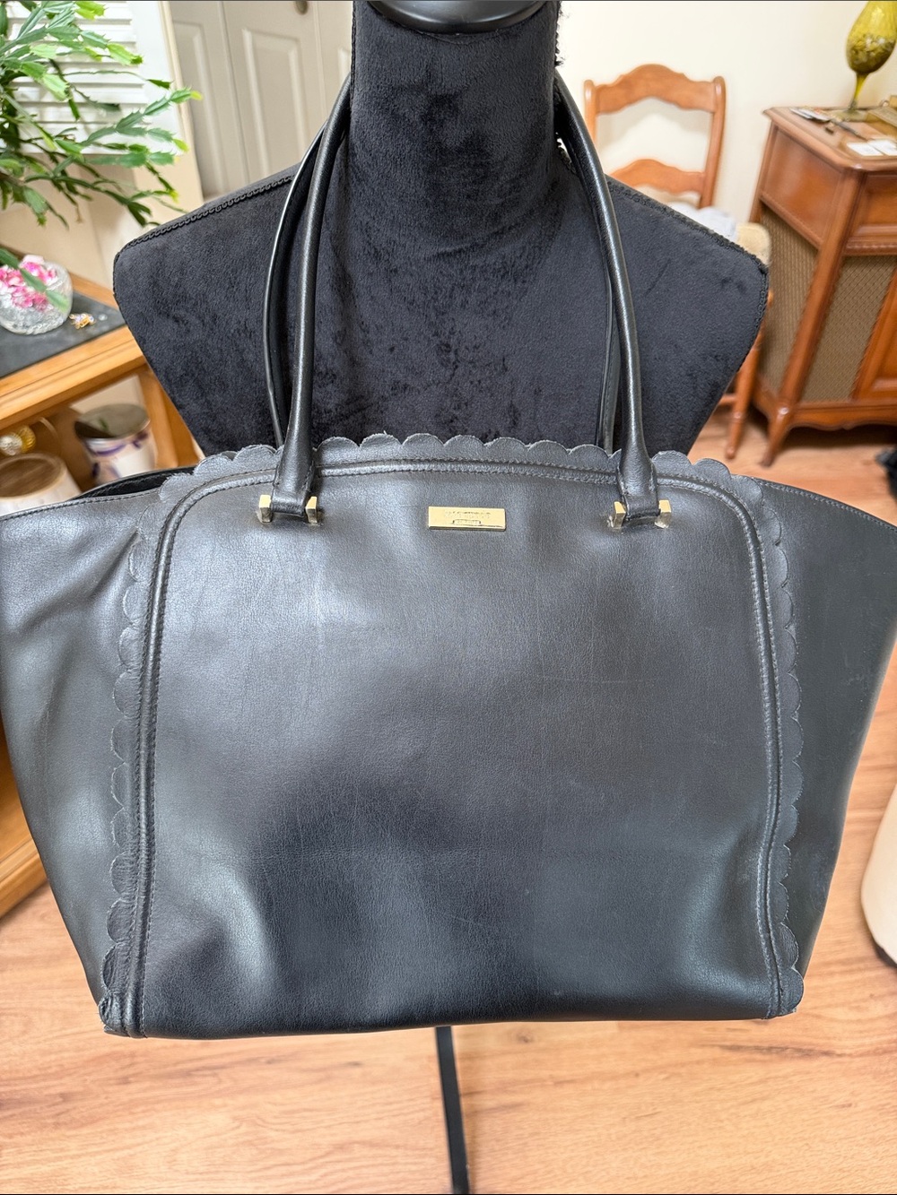 kate spade Maxime Maple Court leather tote bag with scalloped edges, EUC
